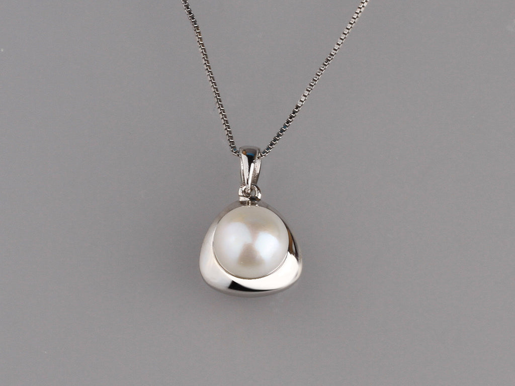 Sterling Silver Pendant with 8.5-9mm Button Shape Freshwater Pearl