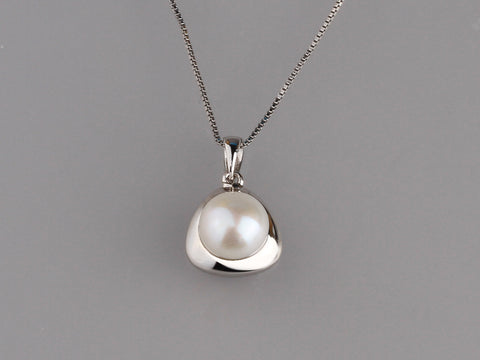 Sterling Silver Pendant with 8.5-9mm Button Shape Freshwater Pearl