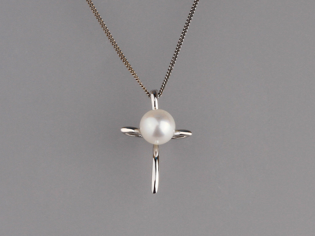 Sterling Silver Pendant with 7.5-8mm Round Shape Freshwater Pearl