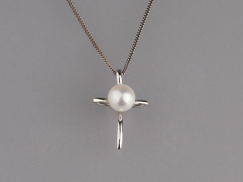 Sterling Silver Pendant with 7.5-8mm Round Shape Freshwater Pearl