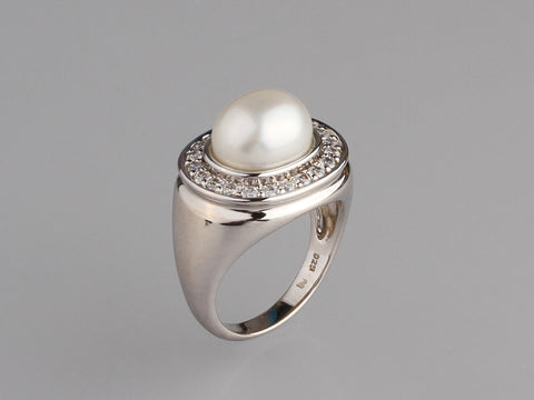 Sterling Silver Ring with 9*11m Oval Shape Freshwater Pearl and Cubic Zirconia