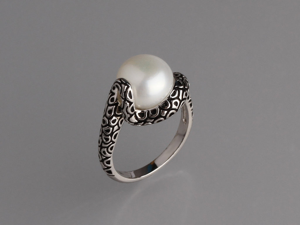 White and Black Plated Silver Ring with 10-10.5mm Button Shape Freshwater Pearl