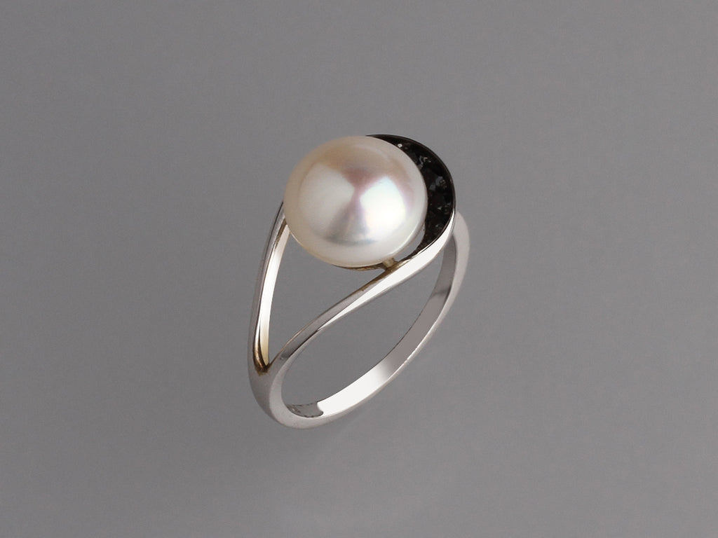 Sterling Silver Ring with 10-10.5mm Button Shape Freshwater Pearl and Black Spinel