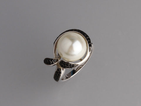 Sterling Silver Ring with 12-12.5mm Round Shape Freshwater Pearl and Black Spinel