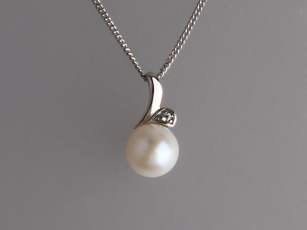 Sterling Silver Pendant with 7.5-8mm Button Shape Freshwater Pearl and Cubic Zirconia