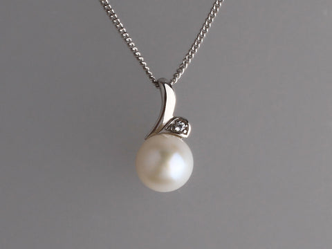 Sterling Silver Pendant with 7.5-8mm Button Shape Freshwater Pearl and Cubic Zirconia