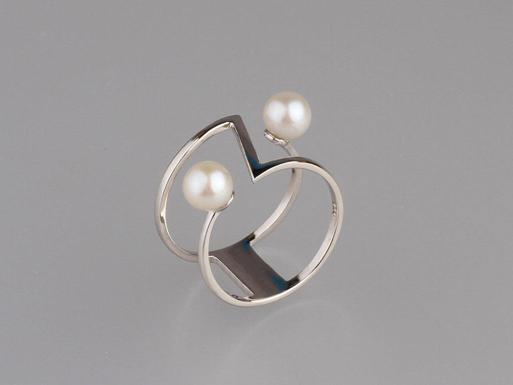 Sterling Silver Ring with 5.5-6mm Round Shape Freshwater Pearl