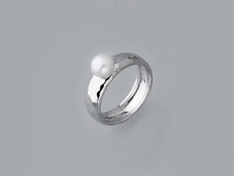 Hammer finished style 925 Silver Pearl Ring